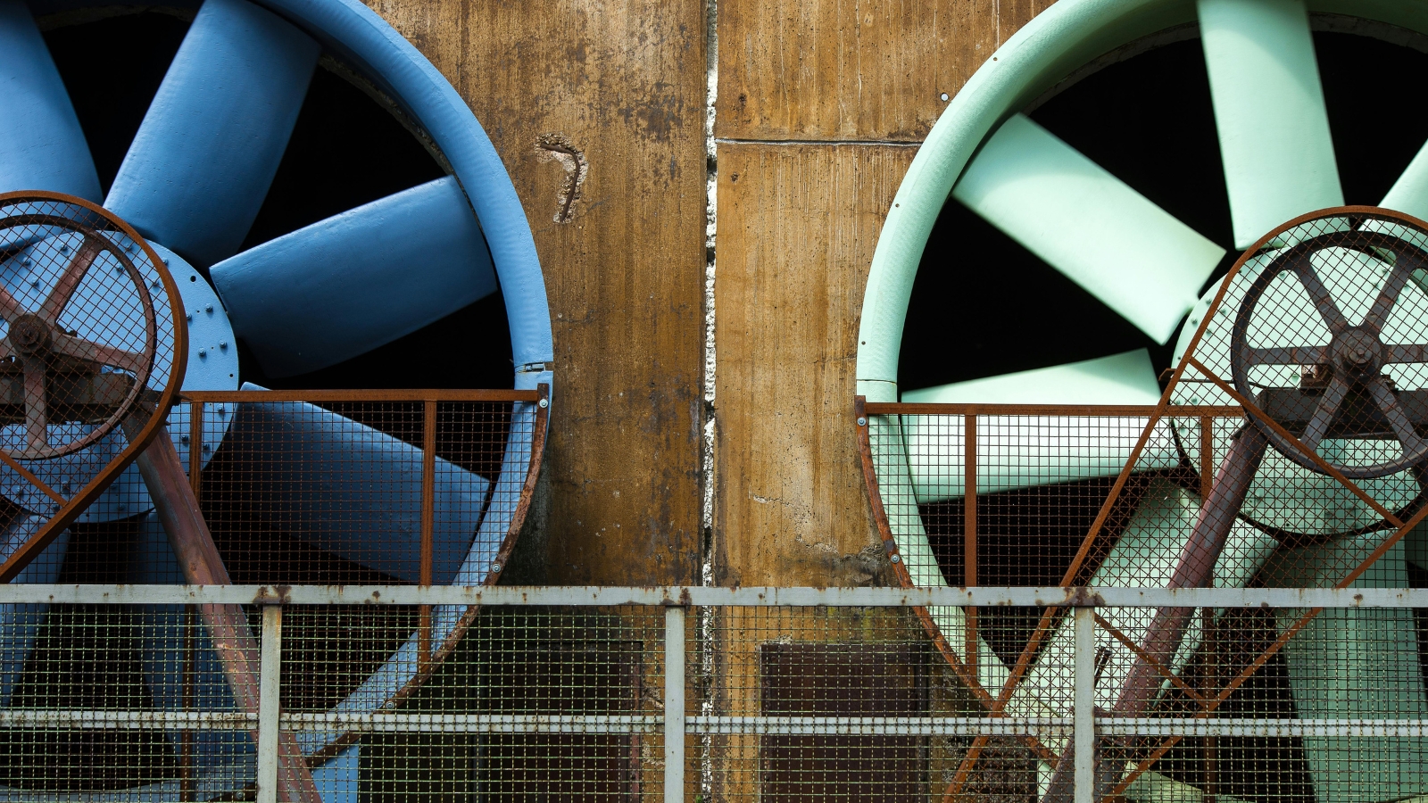 How to Select the Best Heavy-Duty Industrial Fan