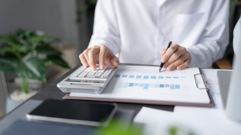 How to Calculate Manufacturing Overhead