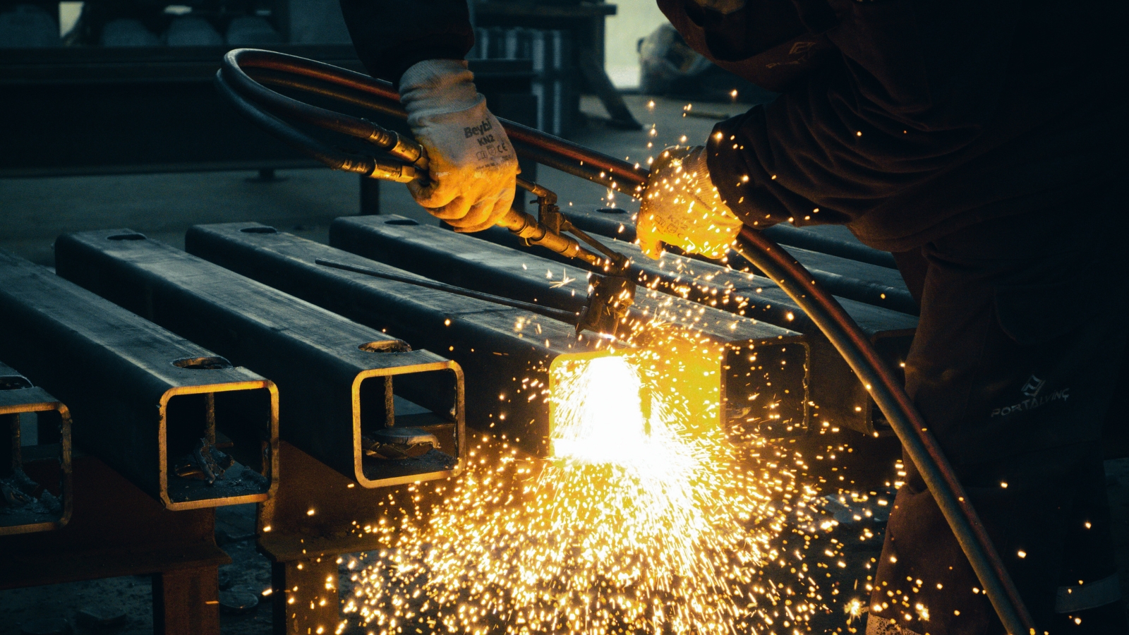 Assembly Line Manufacturing: Types, Benefits, and How Digital Systems ...