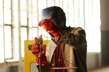 How Digitalising Batch Records Reduces Human Error in High-Precision Chemical Manufacturing