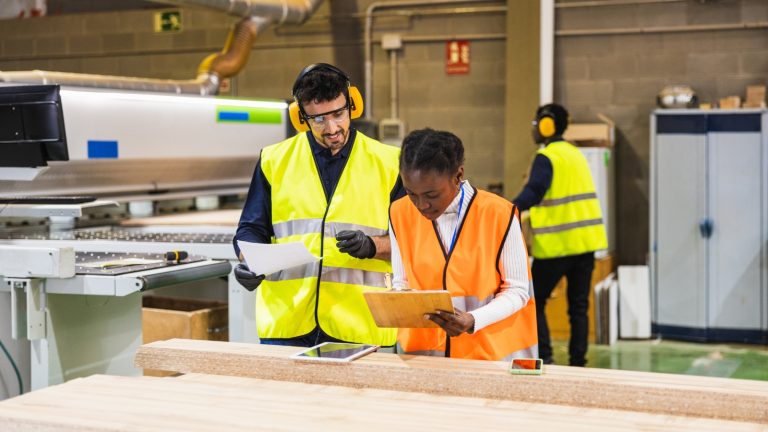 How Are Quality KPIs Tracked Across the Factory Floor?