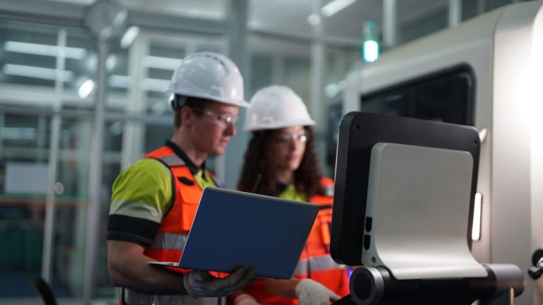 What Is the World-Class OEE Benchmark and How Do Industries Compare?