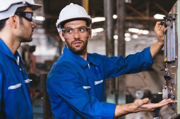5 Ways a Service Request Management System Reduces Mean Time to Repair (MTTR) in Singapore Plants