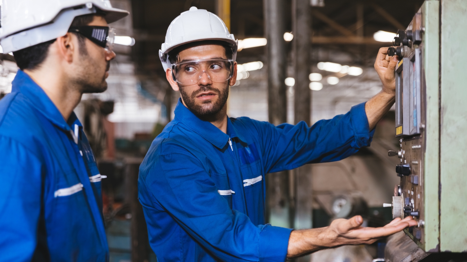 5 Ways a Service Request Management System Reduces Mean Time to Repair (MTTR) in Singapore Plants
